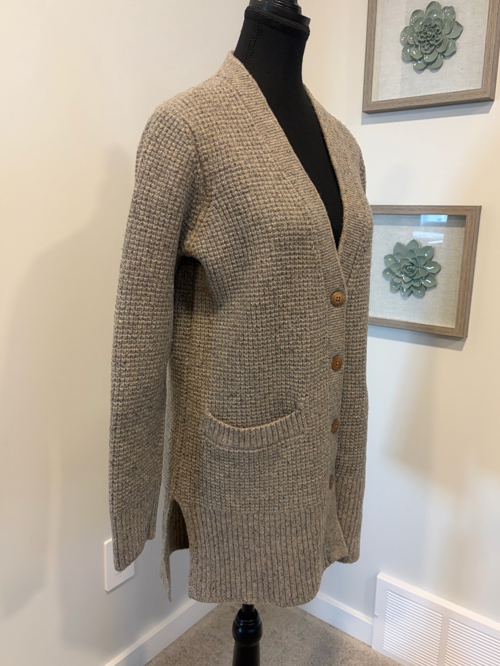 Roots Taupe Knit Lambswool Blend Button-Up Cardigan With Pockets! - Picture 3 of 13